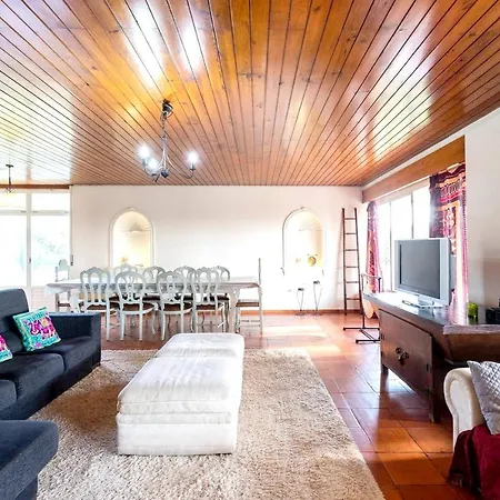 With 6 Bedrooms In Brejos De Azeitao, With Wonderful Mountain View, Private Pool, Enclosed Garden - 12 Km From The Beach *
