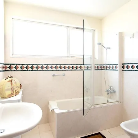 With 6 Bedrooms In Brejos De Azeitao, With Wonderful Mountain View, Private Pool, Enclosed Garden - 12 Km From The Beach Villa