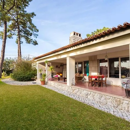 With 6 Bedrooms In Brejos De Azeitao, With Wonderful Mountain View, Private Pool, Enclosed Garden - 12 Km From The Beach *